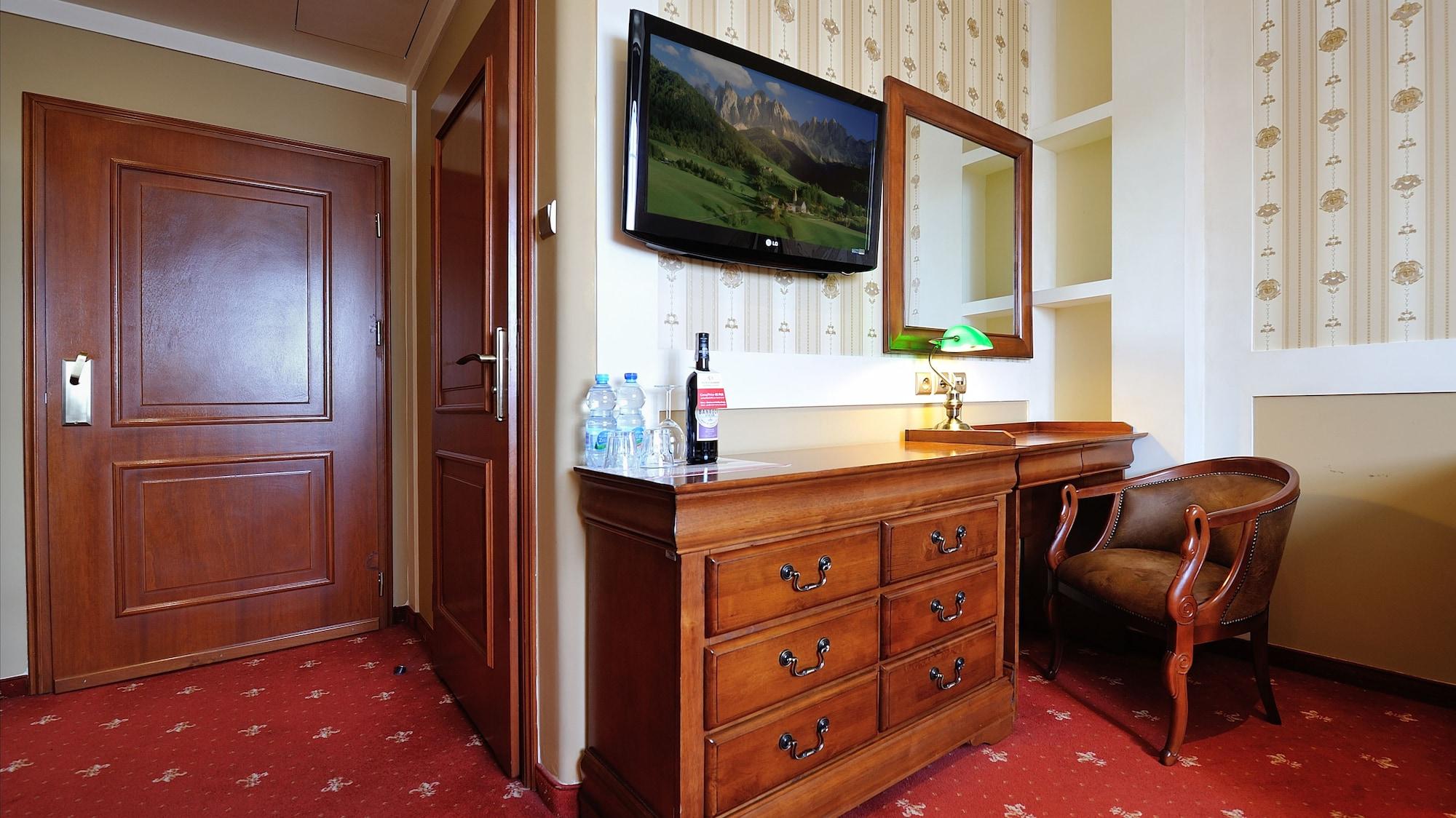 Hotel Diament Arsenal Palace Katowice - คอร์ซุฟ ภายนอก รูปภาพ